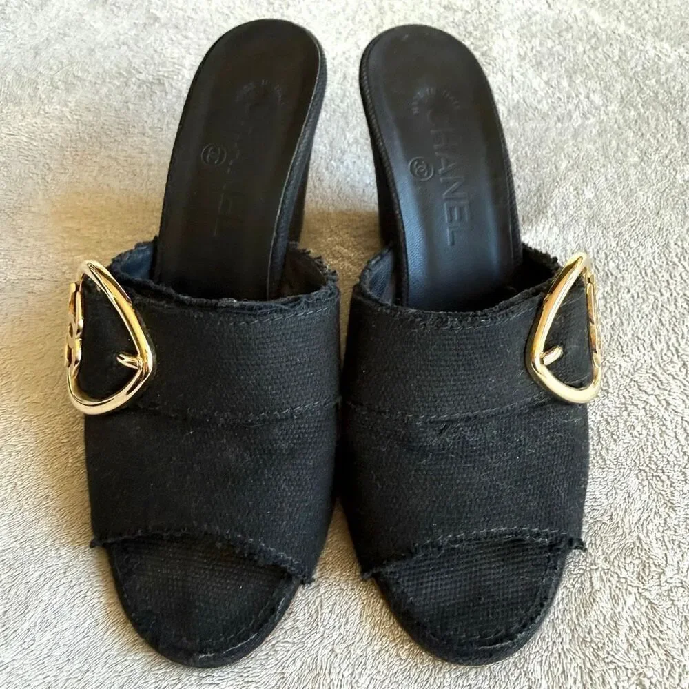 CHANEL preowned good